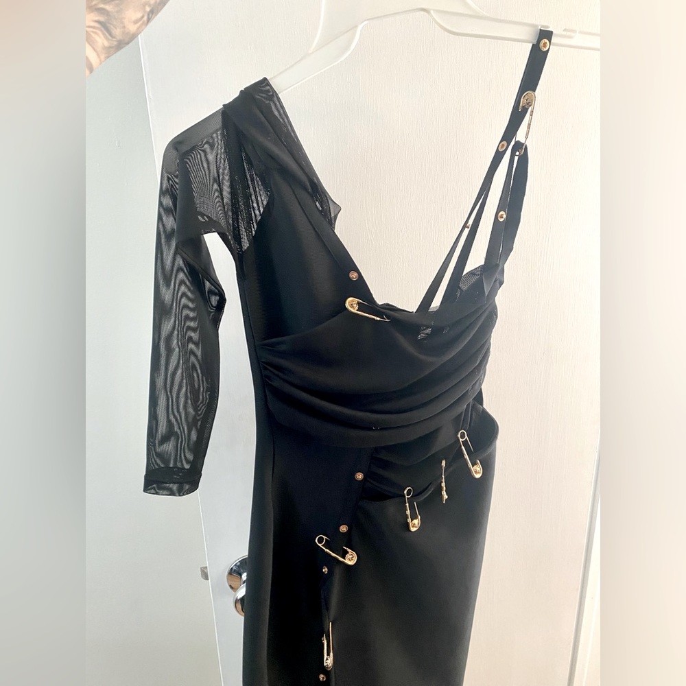 BEAUTIFUL Black metal embellished safety pin dress